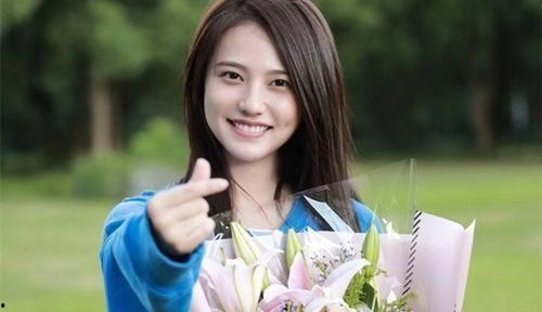 娱乐吃瓜徐娇是谁扮演的,从童星到时尚达人，她如何成为娱乐圈的“吃瓜女王”？